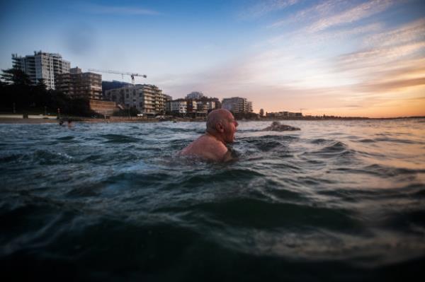 A member of the Cro<em></em>nulla Gropers swimming group at Cro<em></em>nulla beach.